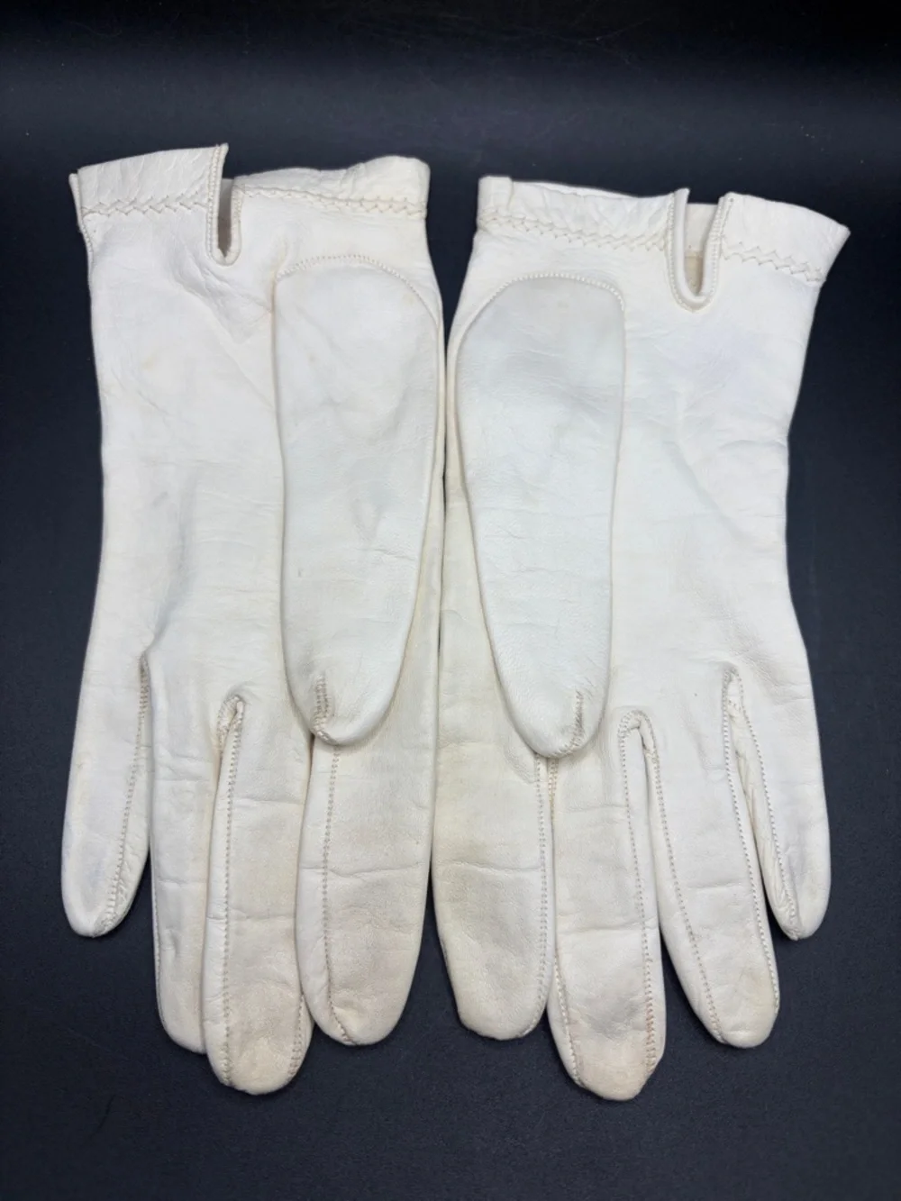 Vintage Off White Leather Ladies Driving Gloves Wrist Gloves, Accessories